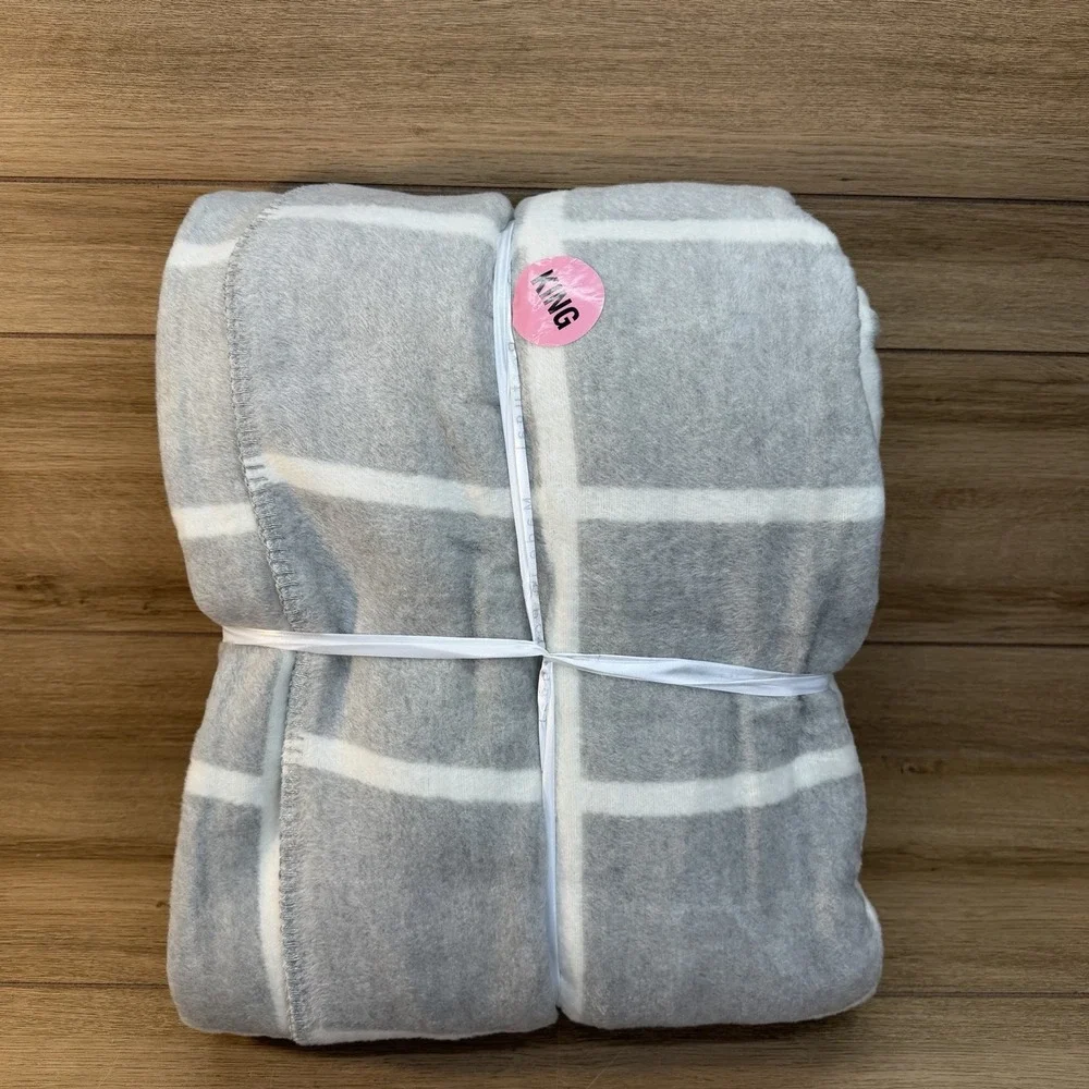 DOCOFIL Luxuriously Soft King Blanket Cotton Blend Portugal Gray White Plaid
